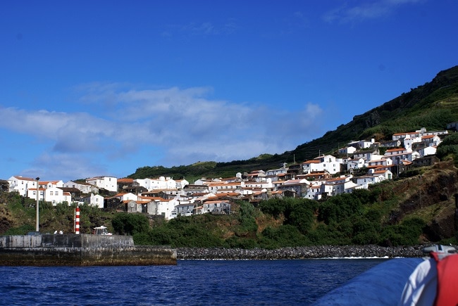 הכניסה לנמל של האי קורבו - Porto da Casa