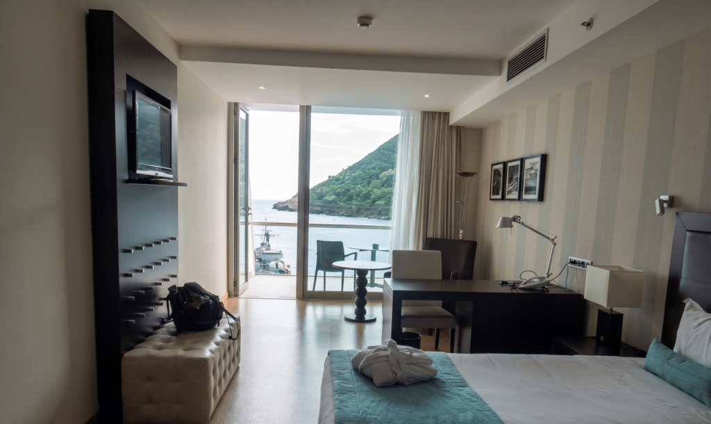 חדר במלון Angra Marina Hotel