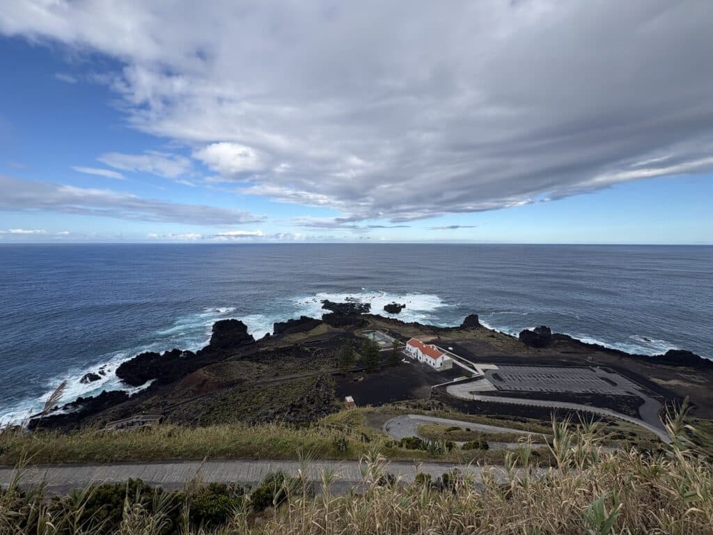 המעיינות החמים והספא Termas da Ferraria באי סאו מיגל